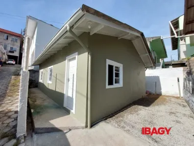 Casa com 3 Quartos para alugar, 80m² no Agronômica, Florianópolis