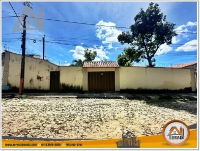 Casa com 3 Quartos à venda, 300m² no Lagoa Redonda, Fortaleza