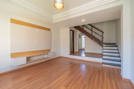 Sobrado com 4 Quartos para alugar, 160m² no Bacacheri, Curitiba
