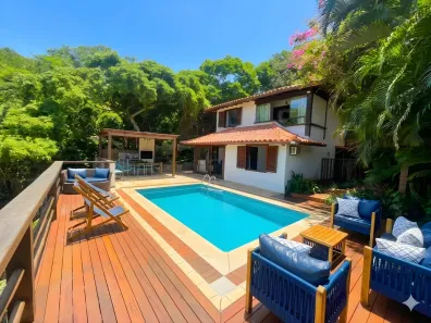 Sobrado com 3 Quartos à venda, 250m² no Ferradura, Armação dos Búzios