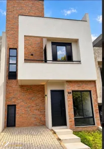 Sobrado com 2 Quartos à venda, 96m² no Santa Cândida, Curitiba