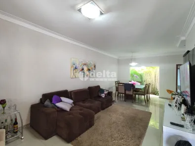 Casa com 3 Quartos à venda, 284m² no Custódio Pereira, Uberlândia