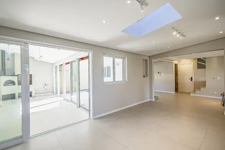 Casa de Condomínio com 3 Quartos à venda, 275m² no Santo Inácio, Curitiba