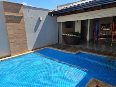 Sobrado com 5 Quartos à venda, 250m² no Granada, Uberlândia