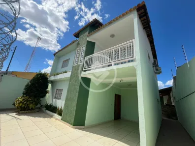 Sobrado com 3 Quartos para alugar, 270m² no Loteamento Jardim das Aroeiras, Cuiabá