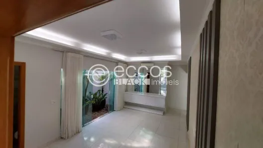 Casa com 3 Quartos à venda, 235m² no Alto Umuarama, Uberlândia