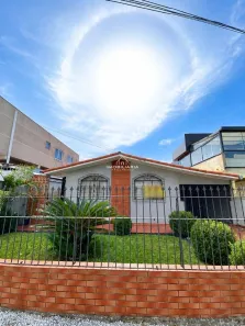 Casa com 6 Quartos à venda, 200m² no Cajuru, Curitiba