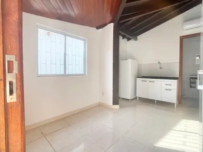 Kitnet com 1 Quarto para alugar, 15m² no Carvoeira, Florianópolis