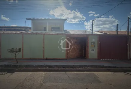 Sobrado com 4 Quartos à venda, 260m² no Recanto dos Pássaros, Campo Grande