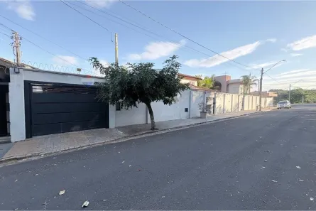 Casa com 4 Quartos para alugar, 830m² no Parque Xingu, Lins