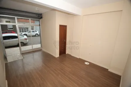 Sala Comercial para alugar, 30m² no Centro, Pelotas