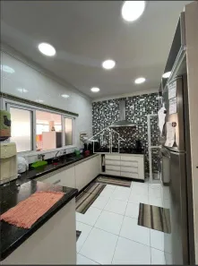 Casa de Condomínio com 3 Quartos à venda, 250m² no Loteamento Villa Branca, Jacareí