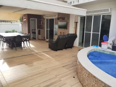 Casa de Condomínio com 3 Quartos à venda, 270m² no Aclimação, Uberlândia