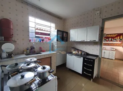 Casa com 3 Quartos à venda, 300m² no Centro, Contagem