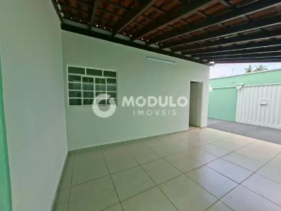 Casa com 2 Quartos para alugar, 70m² no Presidente Roosevelt, Uberlândia