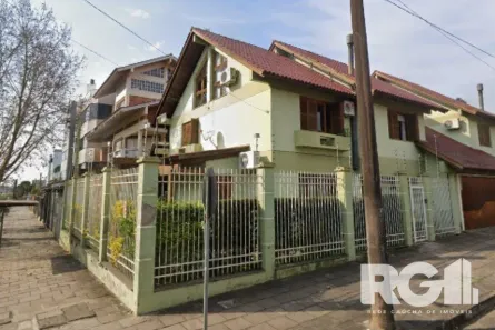 Casa com 4 Quartos à venda, 387m² no Jardim Itu, Porto Alegre