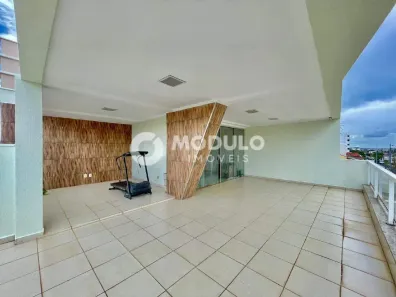 Sobrado com 4 Quartos à venda, 367m² no Presidente Roosevelt, Uberlândia