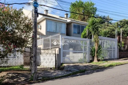 Casa com 3 Quartos para alugar, 209m² no Jardim Sabará, Porto Alegre