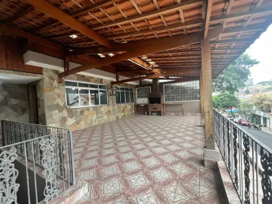 Casa com 3 Quartos para alugar, 272m² no Vila Campesina, Osasco