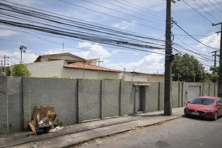 Casa com 8 Quartos à venda, 372m² no Messejana, Fortaleza