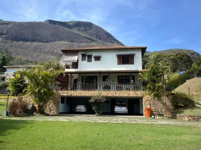 Casa com 4 Quartos à venda, 240m² no Samambaia, Petrópolis