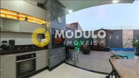 Casa com 3 Quartos à venda, 142m² no Jardim Patrícia, Uberlândia