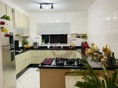 Casa de Condomínio com 3 Quartos à venda, 240m² no Jardim Caiapiá, Cotia