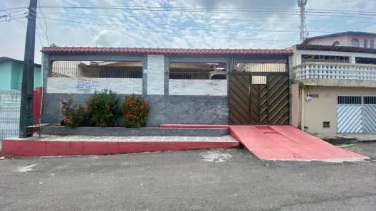 Casa com 3 Quartos à venda, 300m² no Aleixo, Manaus