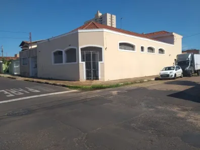 Casa com 4 Quartos à venda, 324m² no Centro, Araraquara