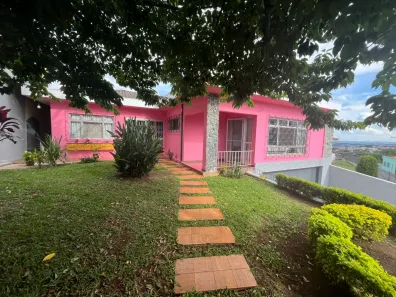 Casa com 3 Quartos à venda, 200m² no Uvaranas, Ponta Grossa