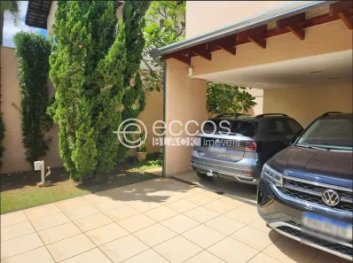 Casa com 3 Quartos para alugar, 380m² no Lídice, Uberlândia