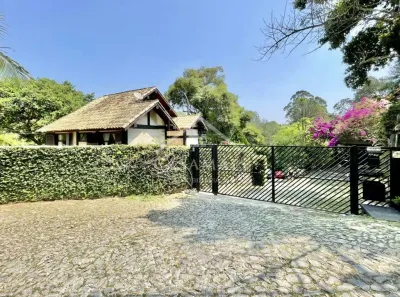 Casa com 3 Quartos à venda, 183m² no Chácara Santa Lúcia, Carapicuíba