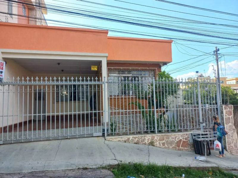 Casa com 3 quartos — Carlos Prates, Belo Horizonte