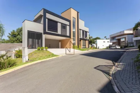 Casa de Condomínio com 3 Quartos à venda, 351m² no Cascatinha, Curitiba