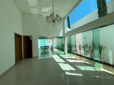 Casa com 3 Quartos para alugar, 207m² no Laranjeiras, Uberlândia
