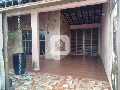 Sobrado com 3 Quartos à venda, 181m² no Bosque, Araguari
