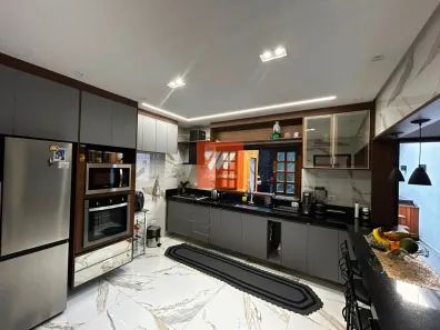 Sobrado com 3 Quartos à venda, 170m² no Parque Urupês, Taubaté