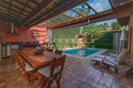 Casa de Condomínio com 3 Quartos à venda, 250m² no Centro Comercial Jubran, Barueri