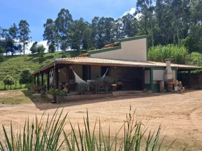 Fazenda/Sítio com 3 Quartos à venda, 100m² no Centro, Pouso Alegre