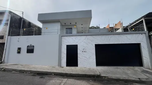 Casa com 4 Quartos à venda, 256m² no Da Paz, Manaus