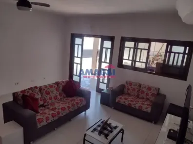 Sobrado com 3 Quartos à venda, 240m² no Jardim Santa Maria, Jacareí