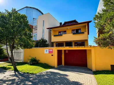 Casa com 3 Quartos à venda, 240m² no Cajuru, Curitiba