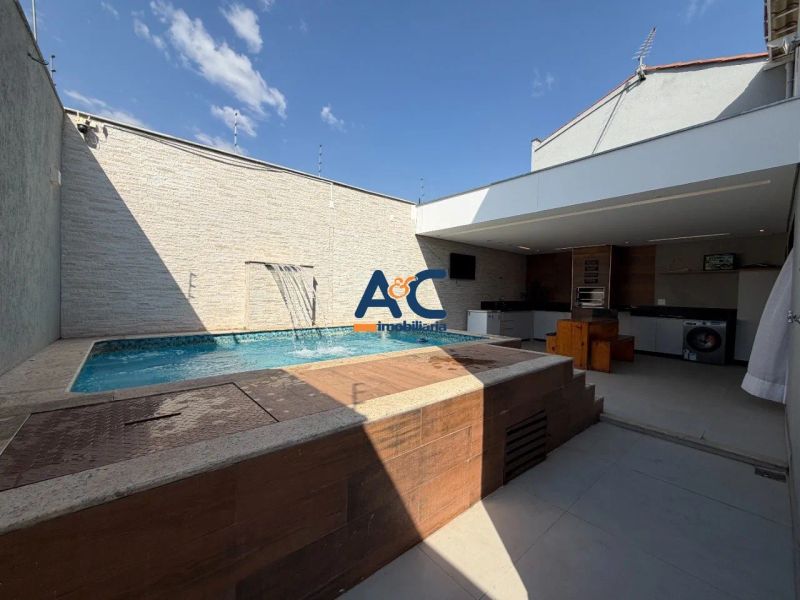 Casa com 4 quartos — Conjunto Celso Machado, Belo Horizonte