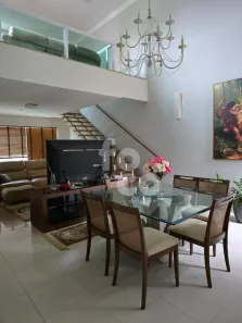 Sobrado com 3 Quartos à venda, 305m² no Santa Mônica, Uberlândia