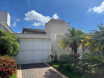 Casa com 3 Quartos à venda, 225m² no Jardim Karaíba, Uberlândia