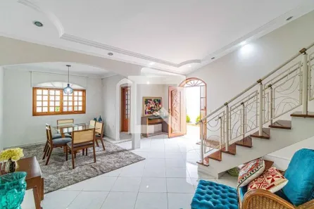 Casa com 3 Quartos à venda, 235m² no Cidade São Francisco, São Paulo
