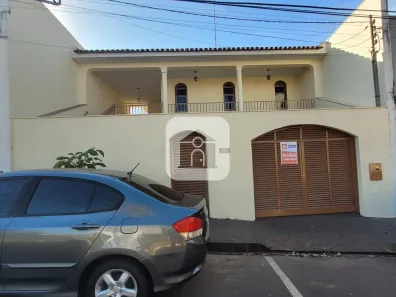 Imóvel Comercial com 3 Quartos para alugar, 271m² no Tabajaras, Uberlândia