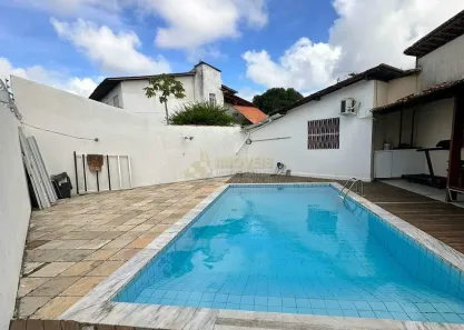 Casa com 4 Quartos à venda, 420m² no Candelária, Natal