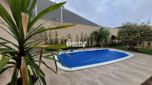 Casa com 5 Quartos à venda, 185m² no Segismundo Pereira, Uberlândia