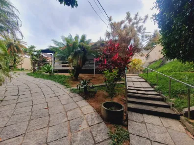 Casa com 3 Quartos para alugar, 285m² no Pechincha, Rio de Janeiro